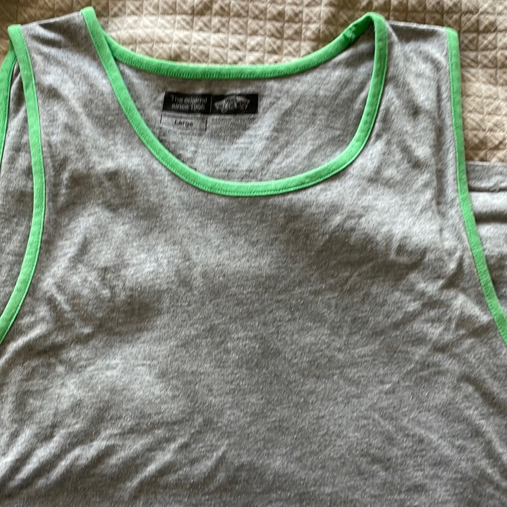 Two tank tops Vans and San Diego Large